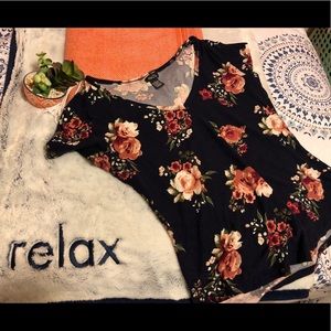 Floral v-neck Rue 21 t-shirt